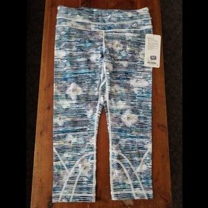 Inspire Crop II Blurry Belle